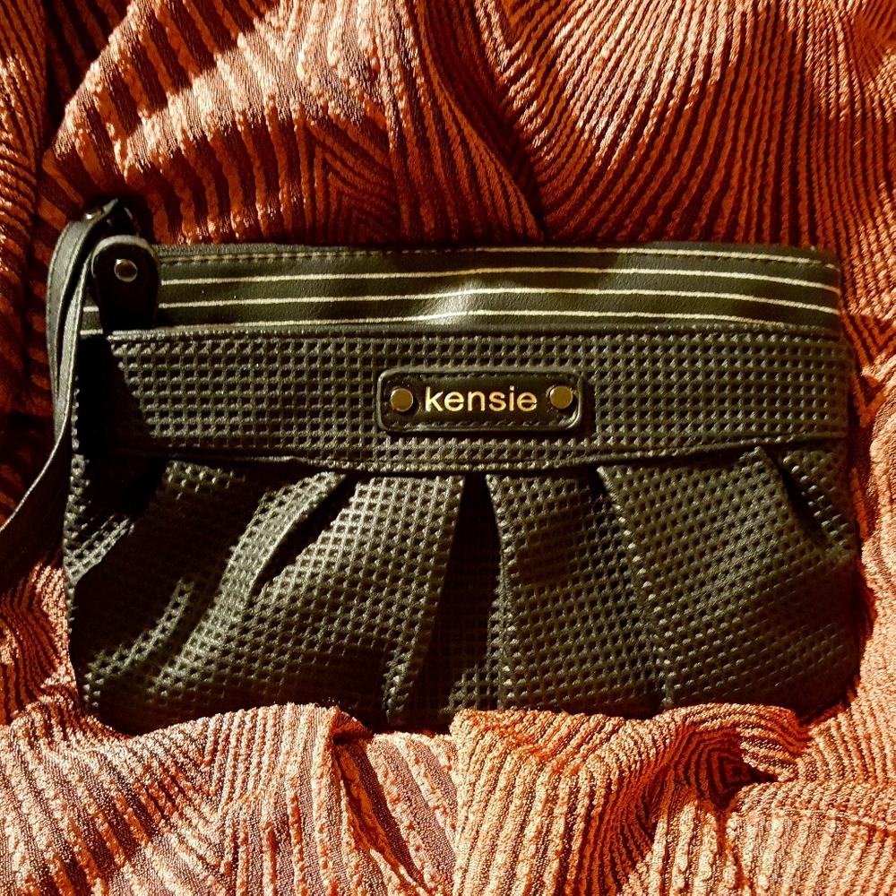 KENSIE wristlet